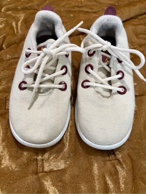 Kids allbirds Lace-Up Wool Sneakers in Cream with Burgundy Accents